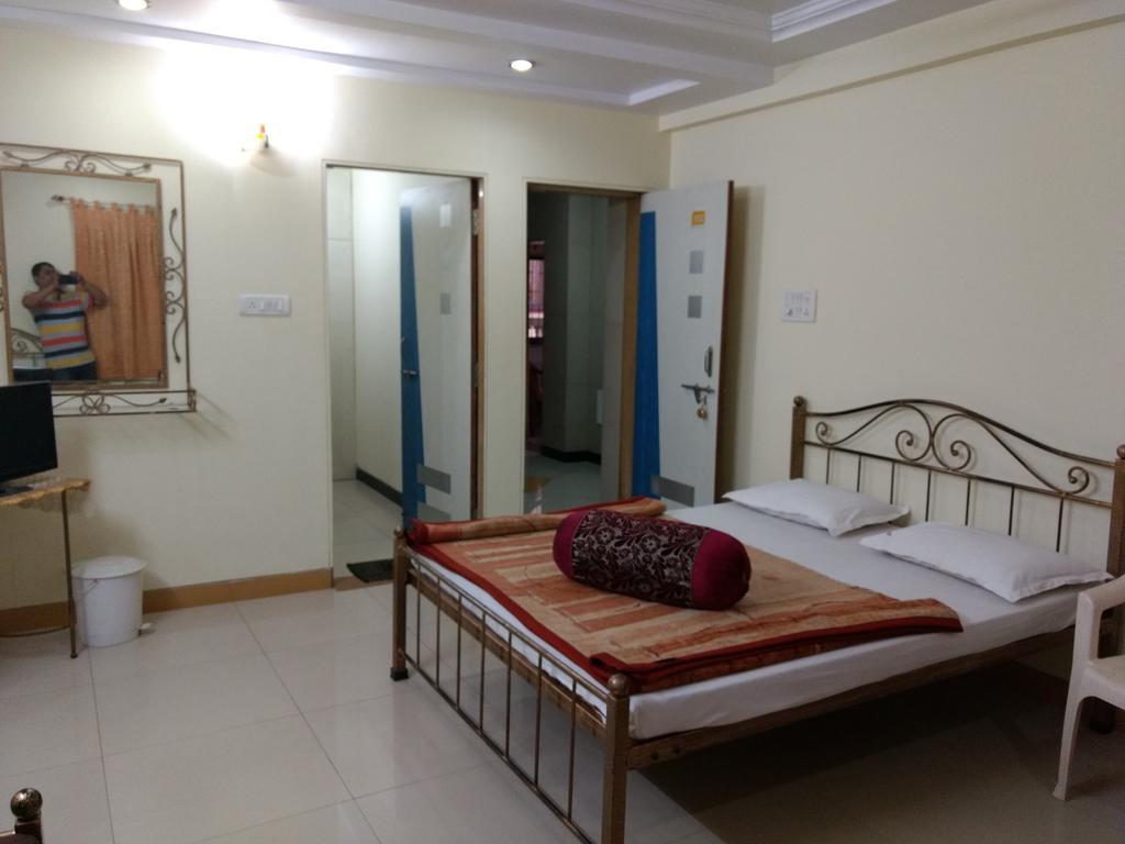 Hotel Shanti Palace 马哈巴莱斯赫瓦尔 外观 照片