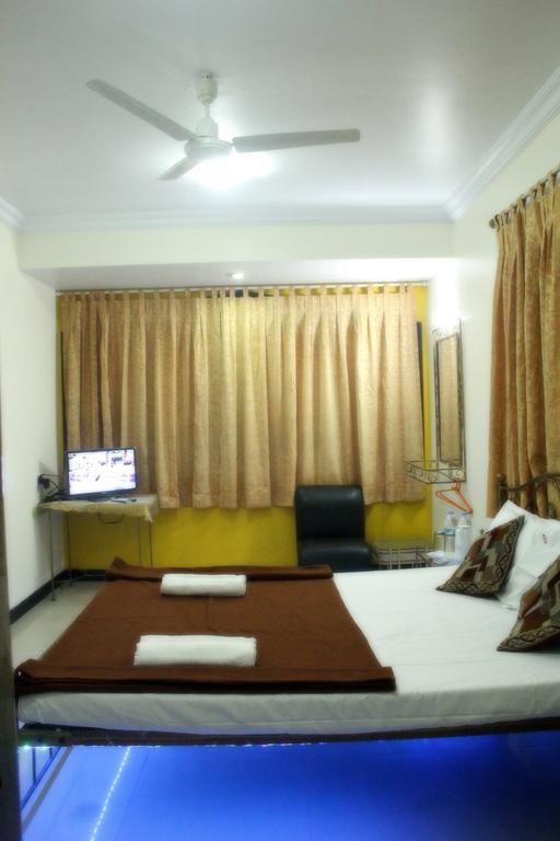 Hotel Shanti Palace 马哈巴莱斯赫瓦尔 外观 照片