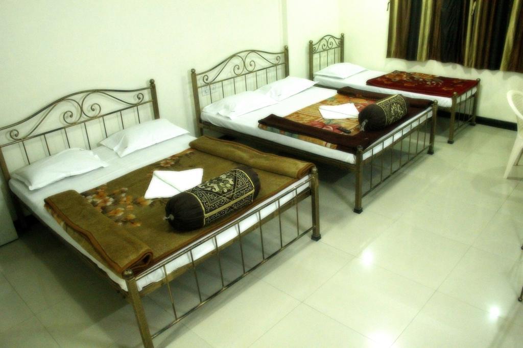 Hotel Shanti Palace 马哈巴莱斯赫瓦尔 外观 照片