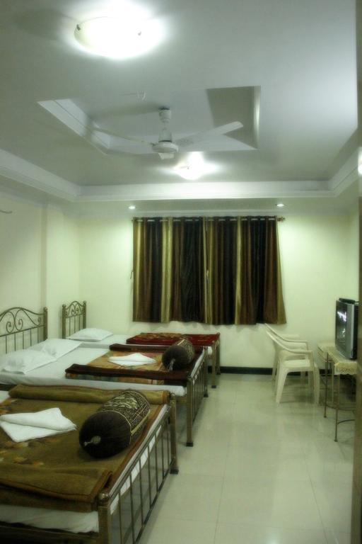 Hotel Shanti Palace 马哈巴莱斯赫瓦尔 外观 照片