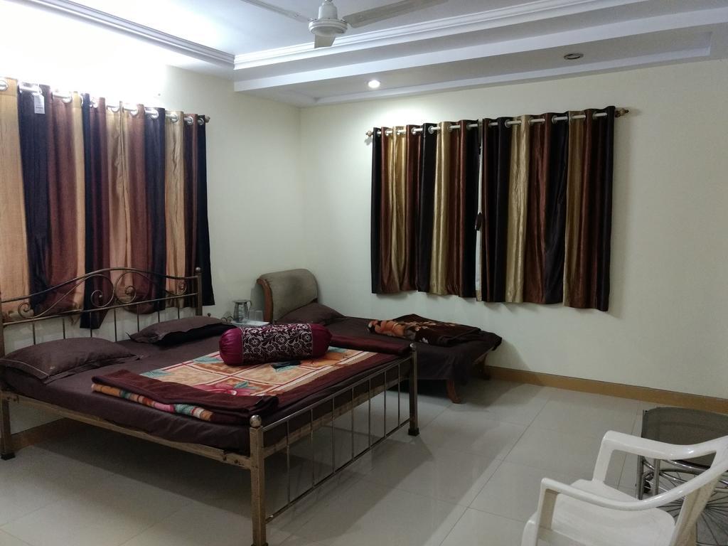 Hotel Shanti Palace 马哈巴莱斯赫瓦尔 外观 照片