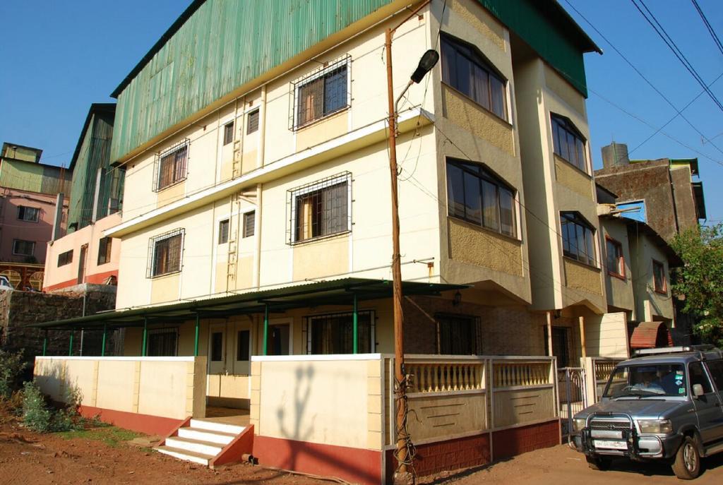 Hotel Shanti Palace 马哈巴莱斯赫瓦尔 外观 照片